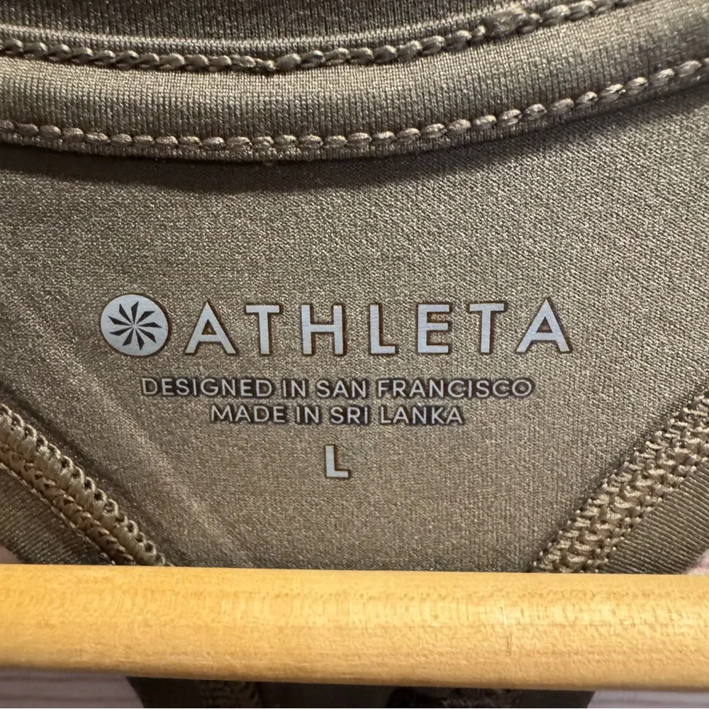 NWT Athleta Limitless Camo Keyhole Tank in Arbor Olive Sz L - Picture 6 of 14